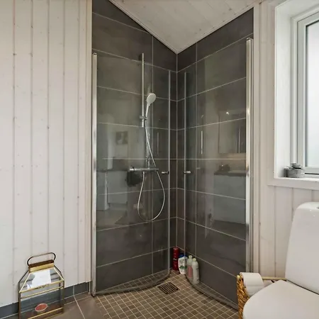 Cosy Summerhouse Near The Waterfront Дом отдыха *