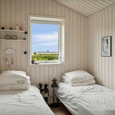 Cosy Summerhouse Near The Waterfront Дом отдыха