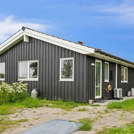 Дом отдыха Cosy Summerhouse Near The Waterfront *