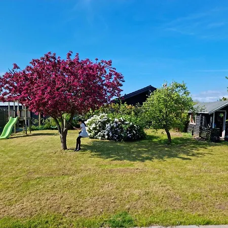 Cosy Summerhouse Near The Waterfront Дом отдыха Stroby