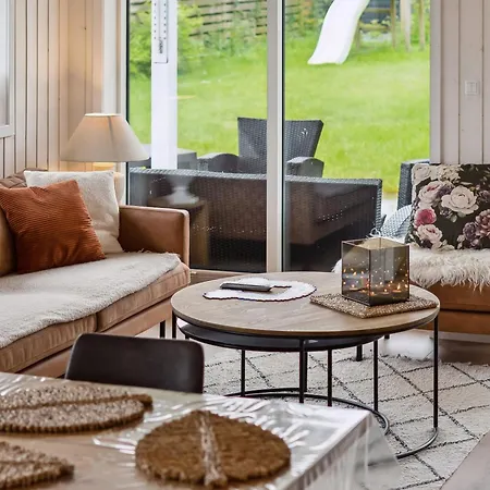 Cosy Summerhouse Near The Waterfront *