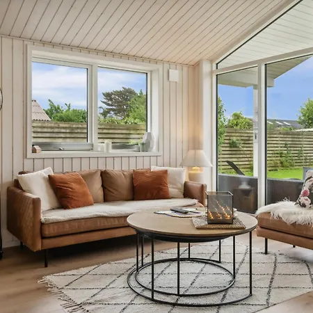Cosy Summerhouse Near The Waterfront Strøby Ladeplads
