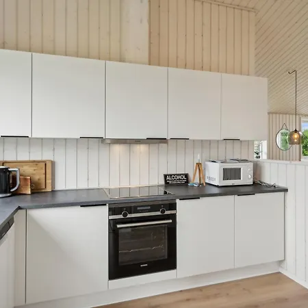 Cosy Summerhouse Near The Waterfront Strøby Ladeplads