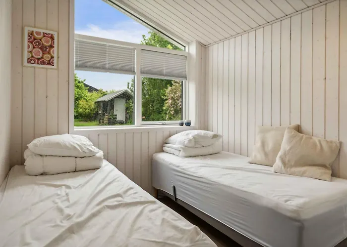 Cosy Summerhouse Near The Waterfront * Strøby Ladeplads